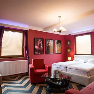 Retro Garage Hotel Ostrava